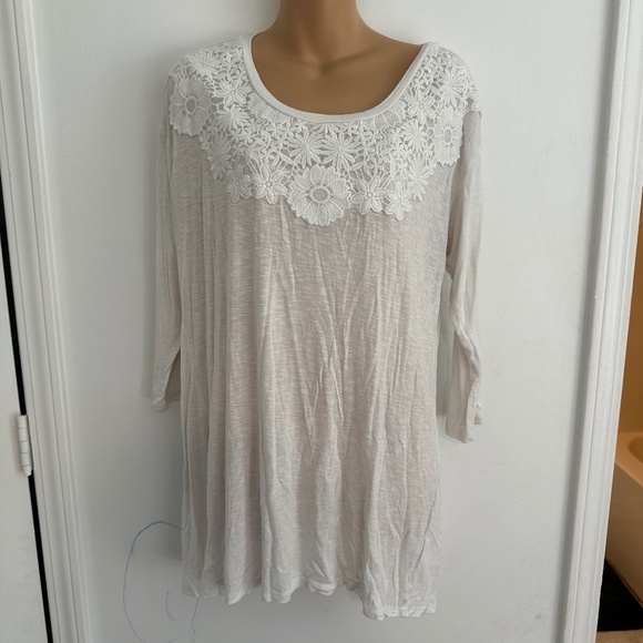 Motherhood Maternity Tops - Motherhood Maternity White Heathered Lace‎ Accent Long Sleeve Top in L